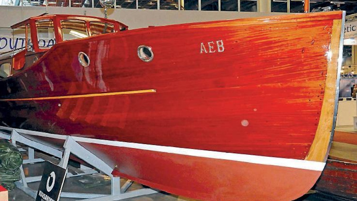 Näyttelyn kauneimman veneen arvon sai AEB mahonkivene, joka on upeasti entisöity.