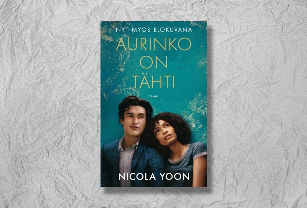 Nicola Yoon: Aurinko on tähti. Suomennos: Helene Bützow. 351 sivua. Tammi, 2019.
