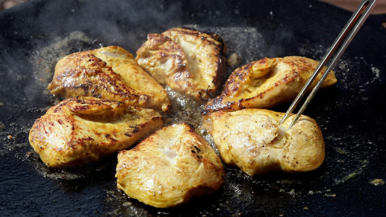 Useat ruokakauppaketjut vaativat kauppojaan poistamaan grillitarvikkeita hyllyiltä.