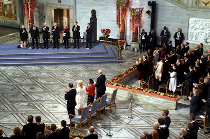 Palkintoseremonia on perinteisesti järjestetty Oslon kaupungintalolla, johon mahtuu tuhat vierasta.