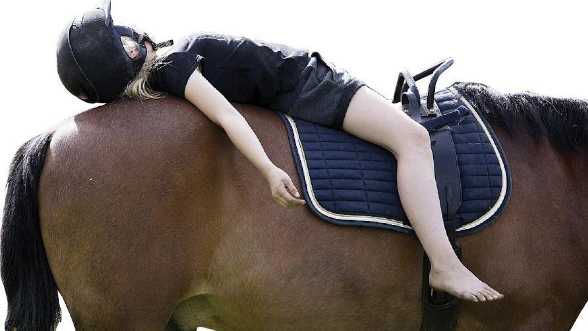 Hevosavusteinen toiminta on hevosen kanssa puuhastelua talliympäristössä. Yhteyden saaminen hevoseen on elämys niin lapselle kuin aikuiselle.