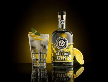Sataprosenttisesti hävikkimausteista valmistettu Recycled Citrus Gin saavutti hopeaa arvostetussa IWSC 2020 -kilpailussa.