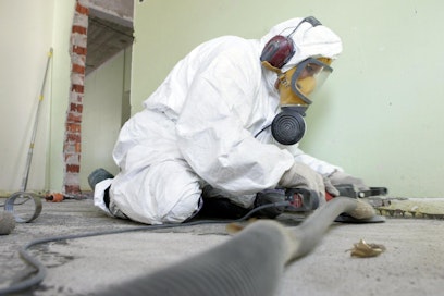 Työterveyslaitoksen mukaan ammattitautitapausten kokonaismäärän lasku selittyy pitkälti meluvammojen ja asbestisairauksien vähenemisellä.