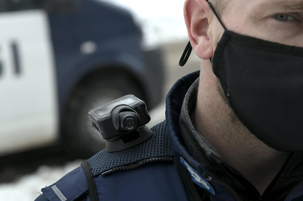 Poliisihallitus on antanut poliiseille parikymmensivuisen ohjeen poliisitehtävien kuvaamisesta haalarikameralla tai muulla teknisellä laitteella.