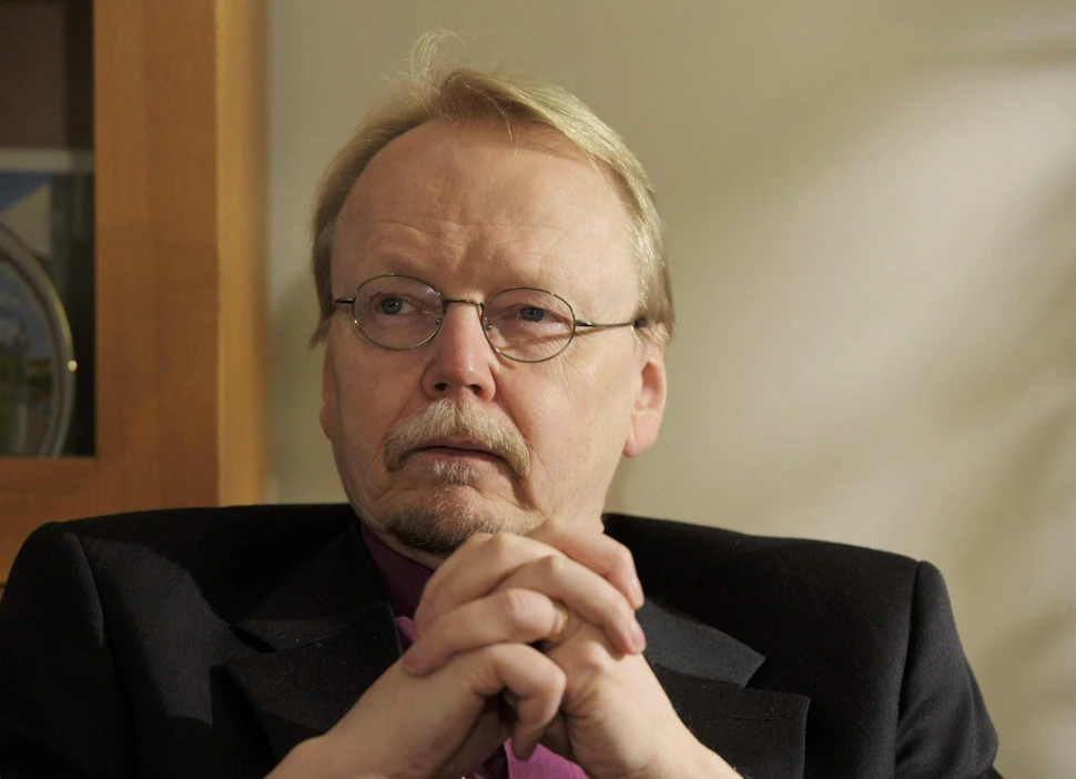 Arkkipiispa Kari Mäkinen sanoo, että turvaa etsiviä ei voi käännyttää kirkon ovelta. LEHTIKUVA / Markku Ulander