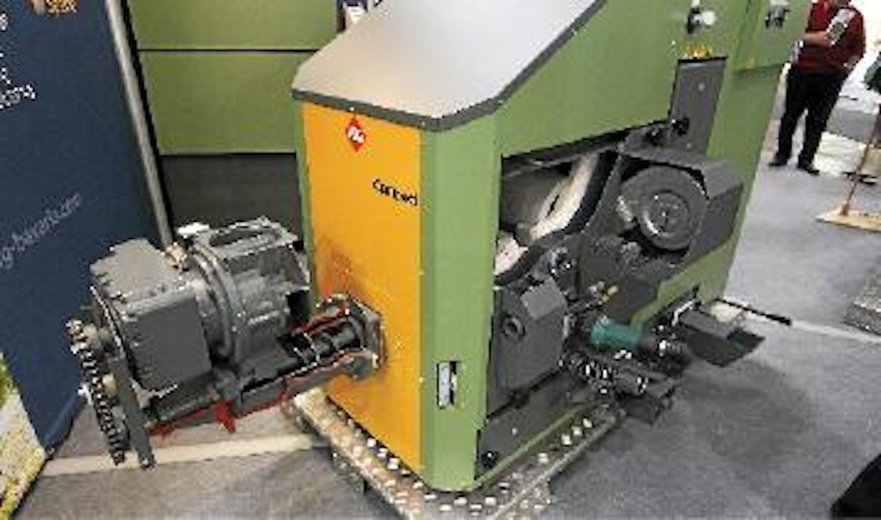 HDG-Bavaria valmistaa monen kokoluokan hake- ja pellettilämmityslaitteita. Kuvan Compact-kattilamallisto kattaa 100–190 kW:n tehot.
