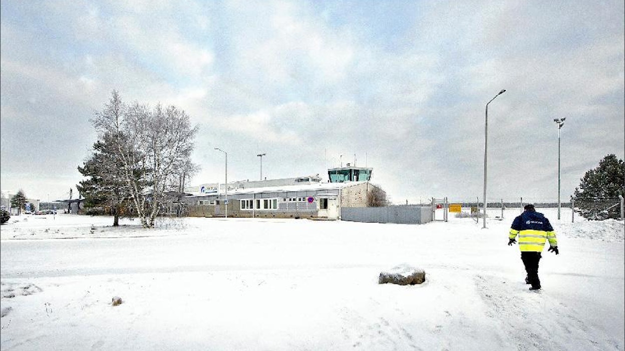 Kokkola-Pietarsaari-lentokentän matkustajamäärien odotetaan kääntyvän nousuun helmikuussa avattavan uuden Tukholman-lentoyhteyden myötä. Esko Keski-Vähälä