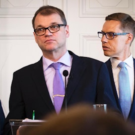 Juha Sipilän (kesk.) hallitus väläyttää palkansaajille veronkevennyksiä, mikäli kilpailukykysopimus saadaan aikaan.