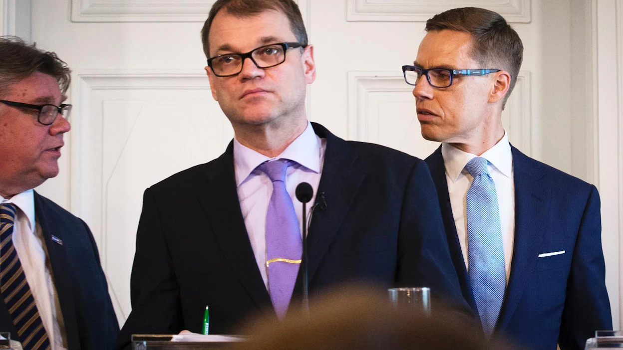 Juha Sipilän (kesk.) hallitus väläyttää palkansaajille veronkevennyksiä, mikäli kilpailukykysopimus saadaan aikaan.
