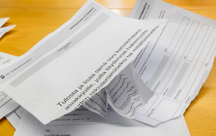 Yhtymän sähköisten asiointioikeuksien hankkimisesta on tullut monelle melkoisen raskas paperisota.