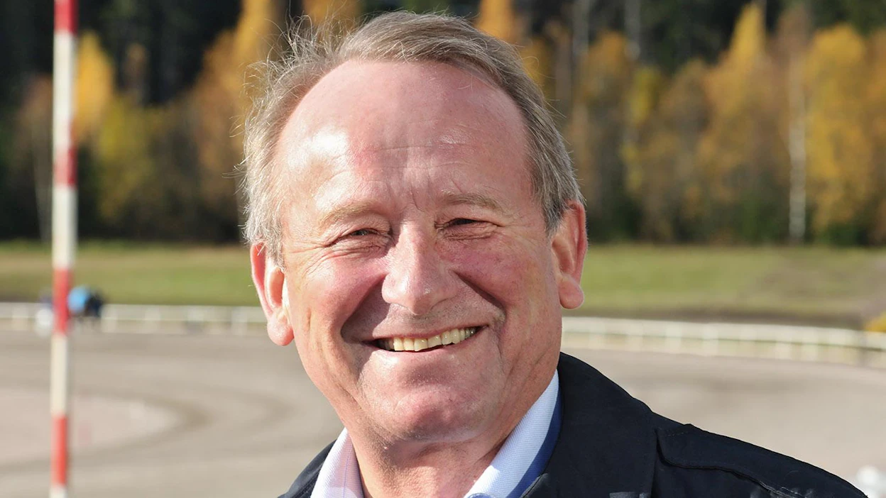 "Riihimäen raviseuralla on hienot perinteet. Syyskokouksessa oli 45 osanottajaa, mikä kuvaa sitä, että seuran toiminta koetaan tärkeäksi", Ilmari Halinen iloitsee.