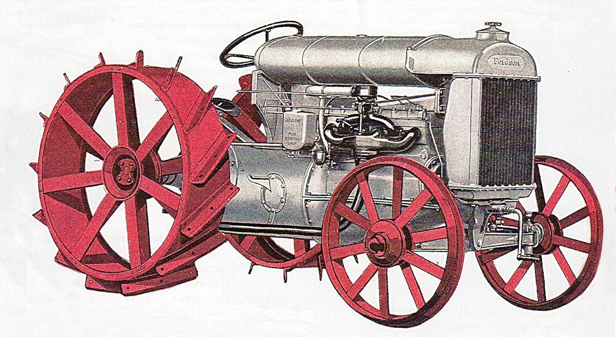 Lopulliset muotonsa itsekantava runko sai v.1917, jolloin alkoi Eugene Farkasin johdolla suunnitellun Fordson F -mallin tuotanto. Fordsonin valurunko koostui öljypohjasta, sylinteriryhmästä ja voimansiirtokotelosta, joka sisälsi vaihteiston, tasauspyörästön ja siihen liitetyn ruuvityyppisen vähennyspyörästön. Runsas valuosien käyttö soveltui hyvin liukuhihnatuotantoon, mikä mahdollisti alhaiset valmistuskustannukset.