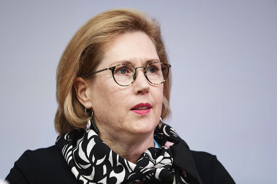 Työministeri Tuula Haatainen siirsi jo torstaina kemian alan lakkoa kahdella viikolla. LEHTIKUVA /Roni Rekomaa