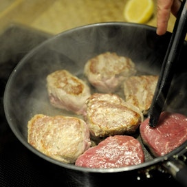 Lihankulutus on lisääntynyt Suomessa huomattavasti vuosikymmenien kuluessa. Lihatiedotuksen mukaan suomalaiset kuluttivat vuonna 1970 keskimäärin 50 kiloa lihaa.