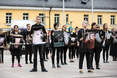 Oikeutta eläimille -järjestön  mielenosoitus Helsingin Narinkkatorilla viime vuoden viime vuoden heinäkuussa.