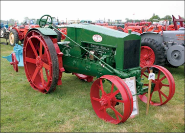 British Wallis Ruston &amp; Hornsby Ltd -traktoria valmistettiin vuosina 1920–28, Lincoln, Englanti. Valmistettu yhteensä n. 300 kpl