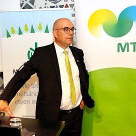 MTK:n metsävaltuuskunnan puheenjohtaja Mikko Tiirolan mielestä sähkönsiirtolinjojen maanomistajien osallistaminen tuottoihin parantaisi tuulivoiman hyväksyttävyyttä.