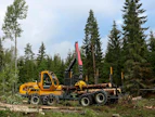 Sampo Rosenlew:in metsäkonemallisto kattaa nyt myös uudistushakkuisiin suunnatut konemallit. Sampo FR68 -kuormatraktori on kehitetty Sampo HR86 -harvesterin työpariksi.