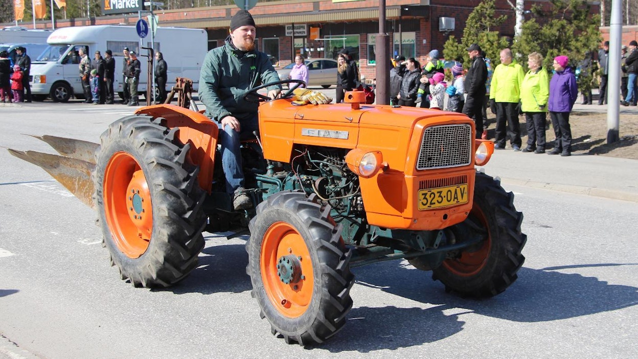 Fiat 415DT -traktoria valmistettiin vuosina 1964–67, Modena, Italia. Valmistettu yhteensä n. 50 000 kpl.