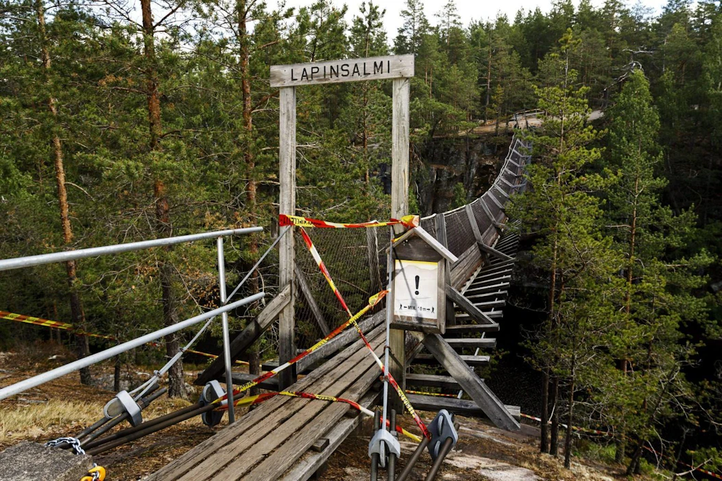 Selvityksen mukaan Repovedellä sortuneen riippusillan ankkuritanko oli asennettu virheasentoon. LEHTIKUVA / Roni Rekomaa