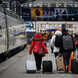 Kotimaastaan pakenevat venäläiset ruuhkauttivat Allegro-junia maaliskuun alkupuolella. Lehtikuva / Antti Aimo-Koivisto