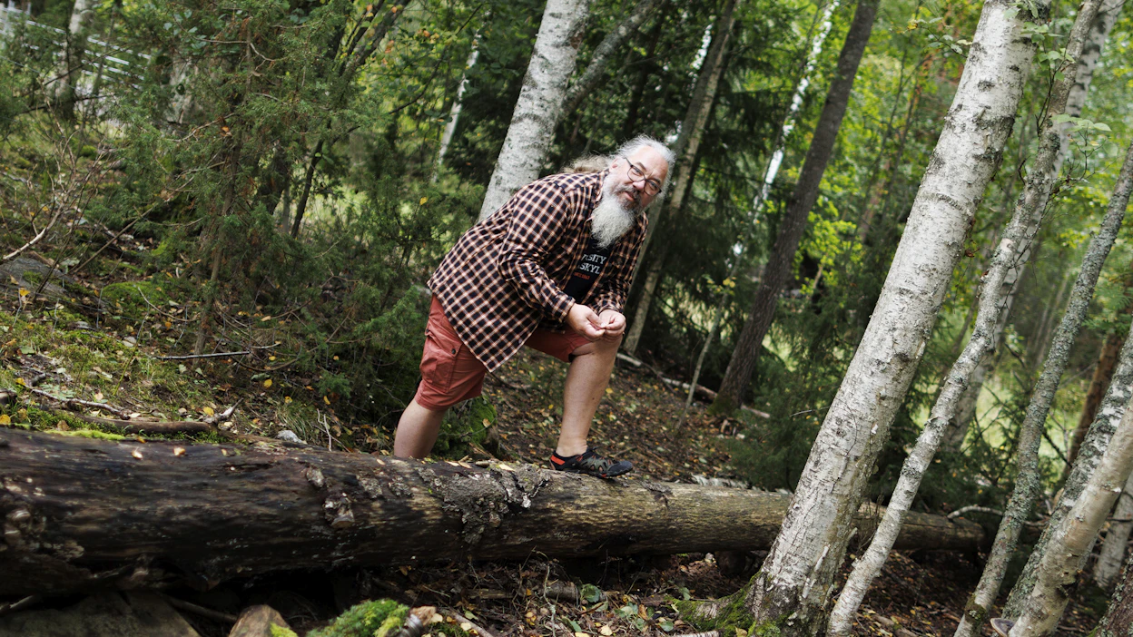 Suomen Luontopaneelin puheenjohtajan Janne Kotiahon mukaan luontokadon pysäyttäminen ja ilmastonmuutoksen hillintä tulevat yhteiskunnalle edullisemmaksi kuin toimimattomuus.