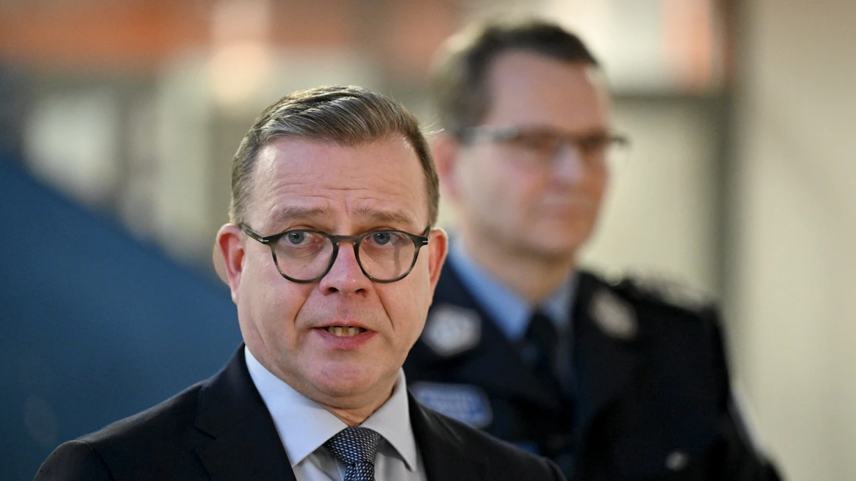 – Varjolaivasto hoitaa rahaa Venäjän sotakassaan, ja se on saatava pysähtymään, pääministeri Petteri Orpo (kok.) sanoi tiedotustilaisuudessa tapaninpäivänä. LEHTIKUVA / Jussi Nukari.