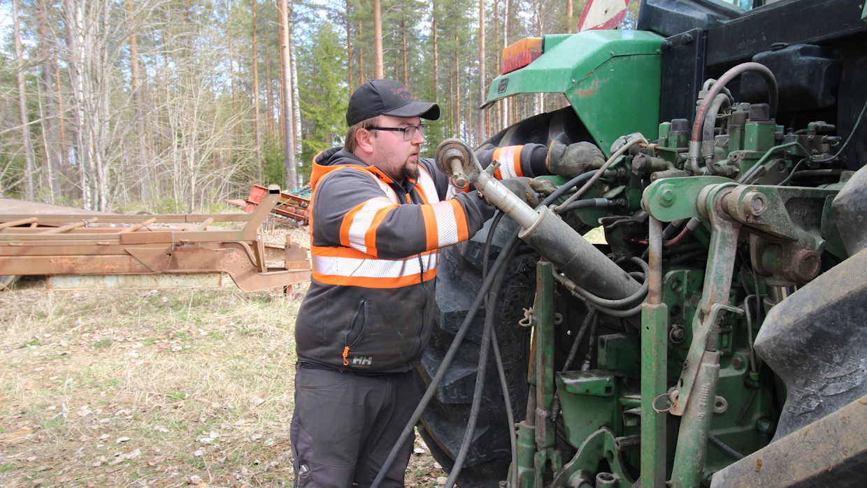 Niko Tolvanen on tehnyt konetöitä 15-vuotiaasta lähtien.