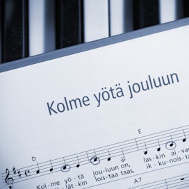 Kolme yötä jouluun on -laulu on Petter Ohlsin sävellys. Syyskuussa menehtynyt Ohls oli säveltäjä ja sanoittaja, mutta johti myös kuoroja sekä opetti musiikkia.