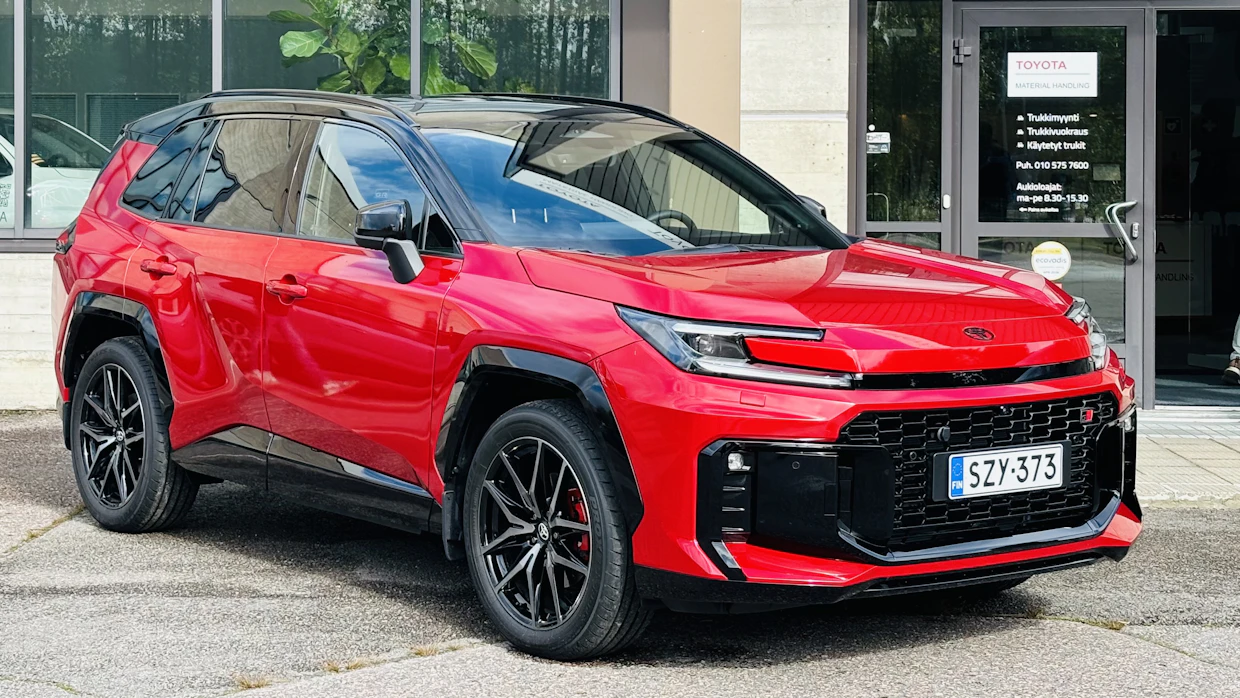 RAV4 kuuluu kymppikärjen ulkopuolelle jääviin Toyota-malleihin.