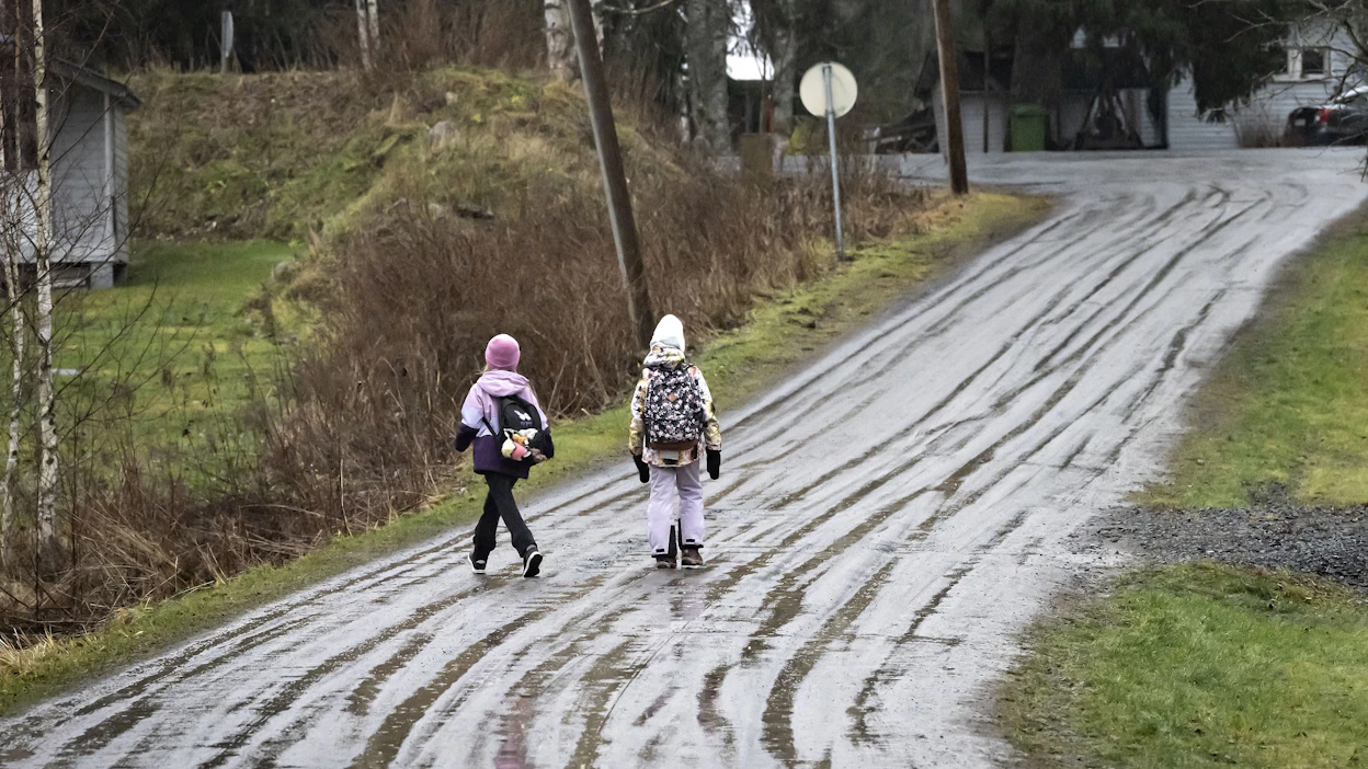 Maaseutukouluja on lakkautettu Suomessa kiihtyvään tahtiin 2000-luvun edetessä. Kuvituskuva.