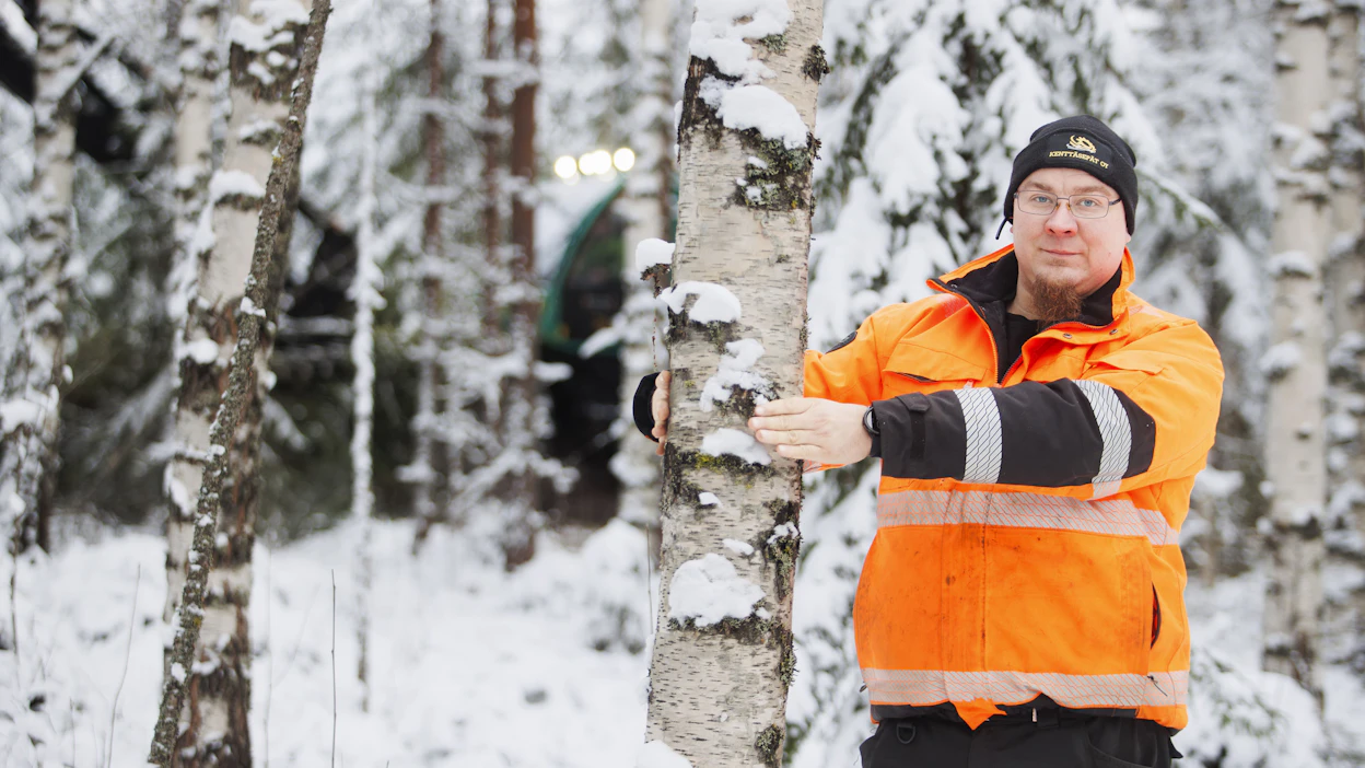 Metsäyrittäjä Jaakko Hirvi tarttuu mielellään koivuleimikoihin. ”Heti laitan tarjouksen, kun sellainen tulee eteen”, Hirvi sanoo.
