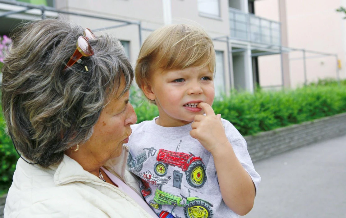 Ensisijainen asumistoive eläkeiässä on oma asunto lapsen tai sukulaisen lähinaapurissa.