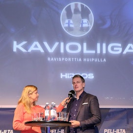 Kavioliiga tuotiin markkinoille 2018 lopussa. Kuvassa lanseeraustilaisuudessa Veikkauksen Petri Huikko ja haastattelemassa Sonja Julkunen. Uusi talvikausi 2020-21 tuo tullessaan uudistuksia.