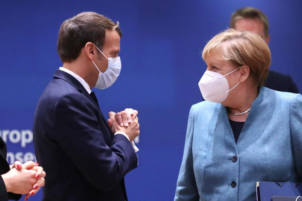 Saksan Angela Merkel ja Ranskan Emmanuel Macron saapuivat kaksipäiväiseen EU-maiden johtajien huippukokoukseen.