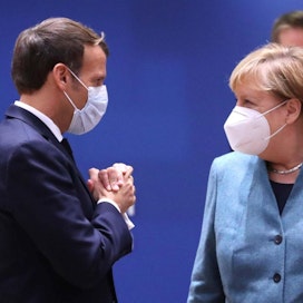 Saksan Angela Merkel ja Ranskan Emmanuel Macron saapuivat kaksipäiväiseen EU-maiden johtajien huippukokoukseen.