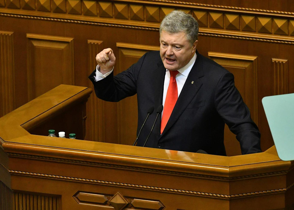Ukrainan presidentin Petro Poroshenkon kotisivun mukaan poikkeustila ei merkitse sodanjulistusta.