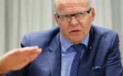 OP:n Reijo Karhinen pohtii, tarvitaanko jatkossa pankkeja enää mihinkään?