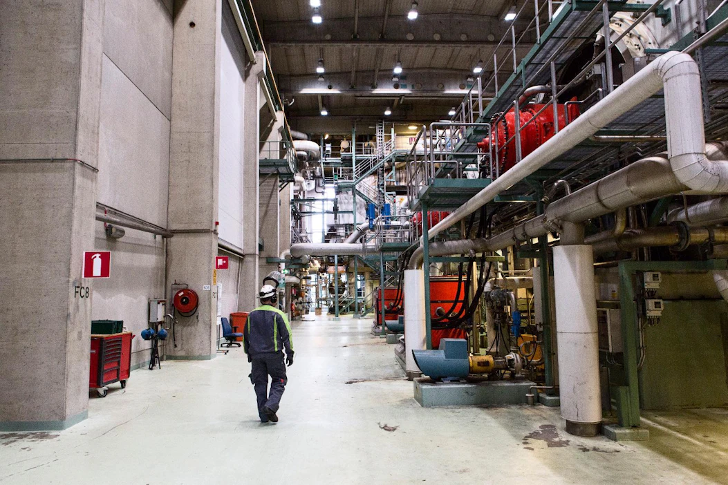 Kotkan Puutalousopiston stipendisäätiö on ennen kaikkea edistänyt mekaanisen metsäteollisuuden koulutusta Suomessa.