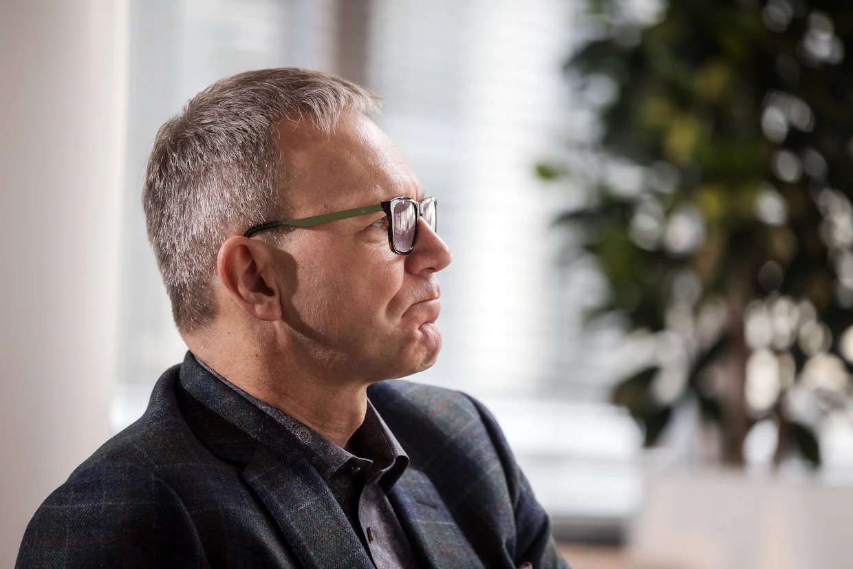 Vanhasen mukaan metsistä syntyvä eurovirta on viime vuosina ohjautunut aiempaa enemmän metsänomistajille ja vähemmän teollisuudelle.