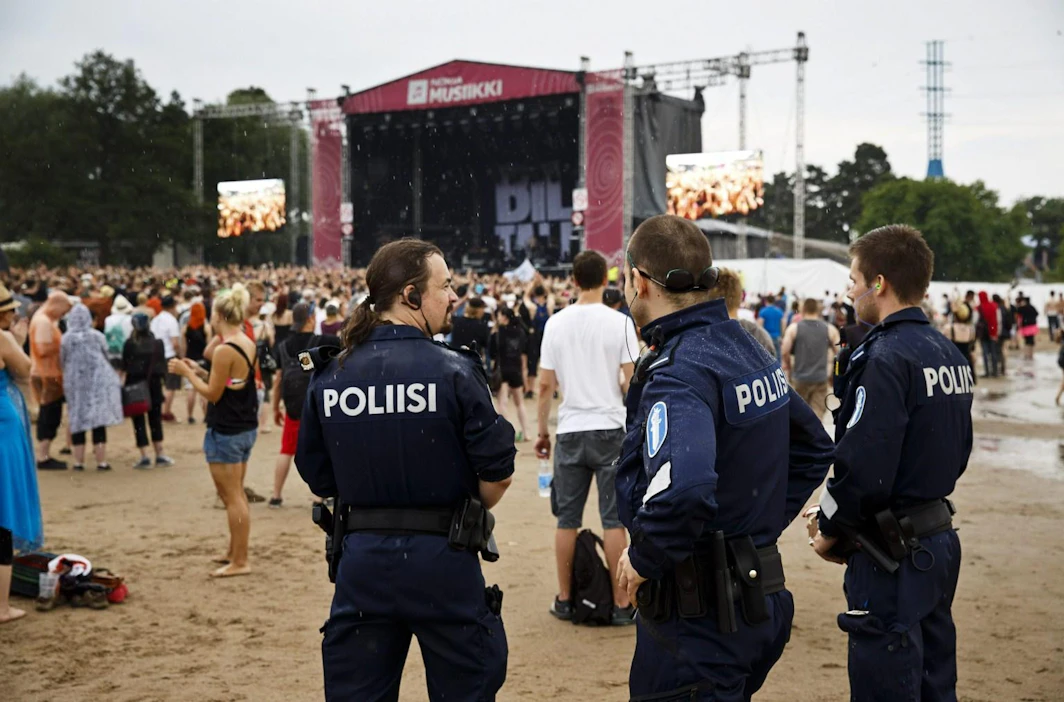 Tarkastuksen piirissä ovat vaaraa aiheuttavien esineiden lisäksi esimerkiksi huumeet.