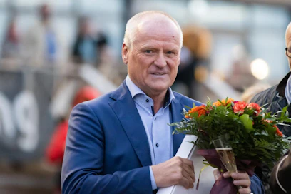 Arvo Ylitalon perikunnan ja Kari Lähdekorven Ranskassa kisaava ravuritroikka on muuttanut uuteen talliin.