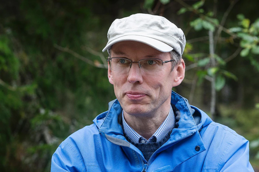 Ari Einin mukaan metsäkeskukselle tulee palautetta yhteistyöstä kaupallisten toimijoiden kanssa. "Mitään suosituimmuusjärjestystä ei yhteistyössä ole", hän sanoo.