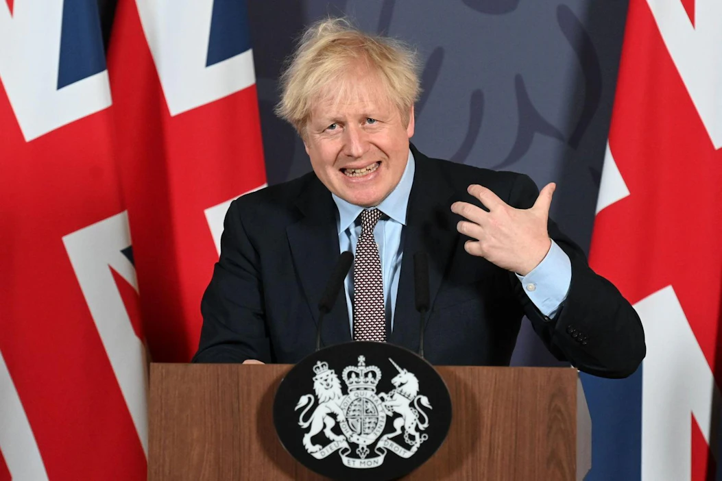 Poikkeuksellisesti välipäivinä koolle kutsutun parlamentin on tarkoitus käsitellä sopimus pikavauhtia, jotta pääministeri Boris Johnson voisi allekirjoittaa sen vielä tänään. LEHTIKUVA/AFP