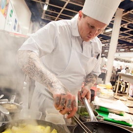 Ventuno-ravintolan keittiöpäällikkö Simo Harrivaara voitti luomukokki-kilpailun.