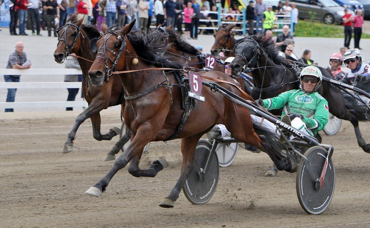Wasa Thunder latasi kuolemanpaikalta ohjastaja Ari Moilasen lauantai-iltapäivän toisen ykkösen.