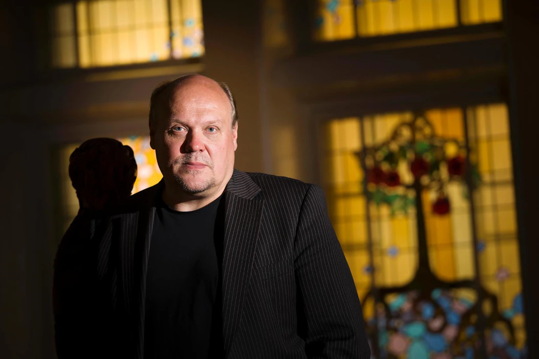 Kallonen valitsi ideologian, hän toteuttaa komentoketjua, näyttelijä-professori Hannu-Pekka Björkman sanoo roolistaan Ikitie-elokuvassa.