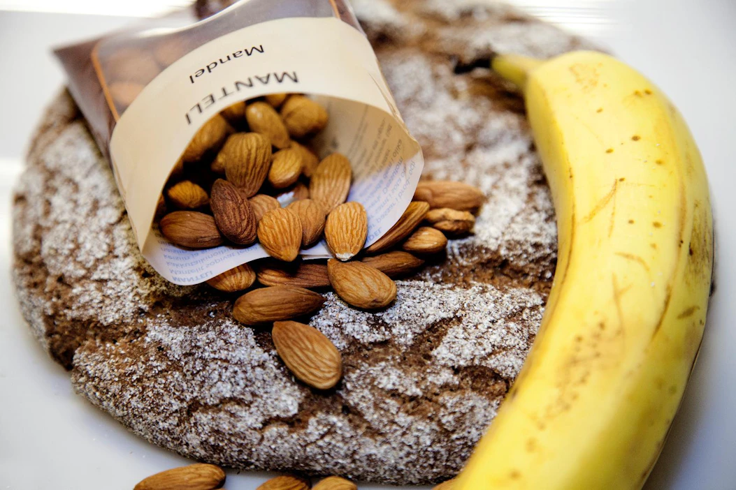Onko banaanissa täysjyvää? Täysjyväisyys tarkoittaa kaikessa yksinkertaisuudessaan sitä, ettei mitään siemenen kolmesta osasta (leseet, alkio ja siemenvalkuainen) ole poistettu.