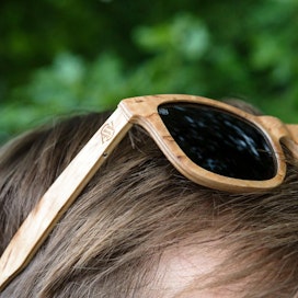 Hyvillä aurinkolaseilla voi suojata silmiä haitalliselta UV-säteilyltä.