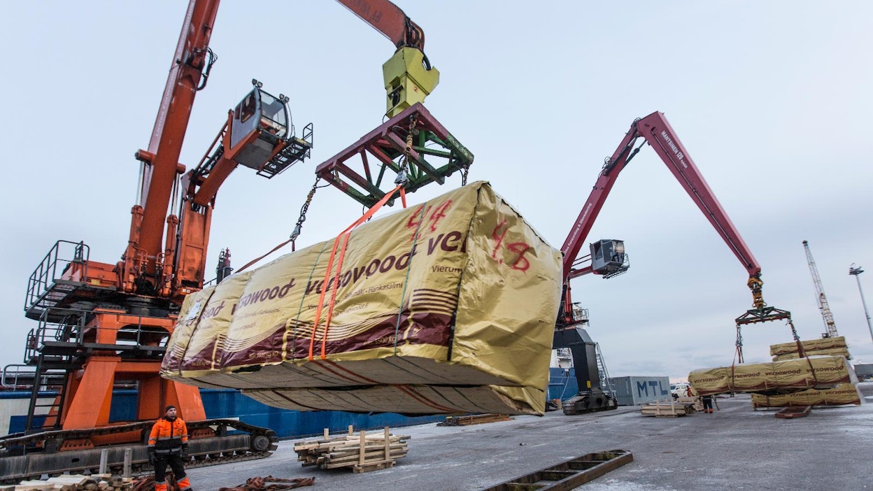 Metsäteollisuus piristi vientitilastoja.